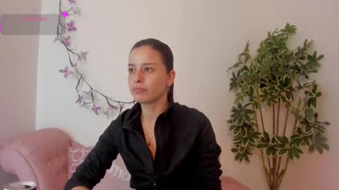 valeriemattson_ online show from 25, 10, 2025