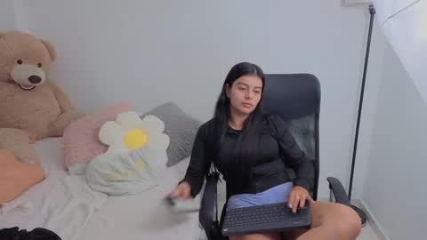 Juli C online show from 8, 10, 2025