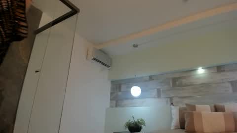 Snapshot of valeriiee21 chatting on 6, 1, 2026 valeriiee21 online show from 6, 1, 2026