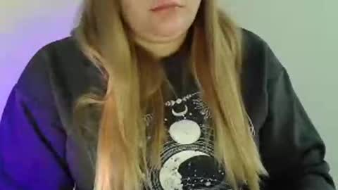 Snapshot of valerivane chatting on 4, 12, 2025 Valery online show from 4, 12, 2025