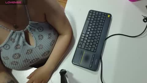 Snapshot of valery_cute_18 chatting on 30, 10, 2025 valery cute 18 online show from 30, 10, 2025