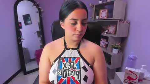 Snapshot of valerysexx_ chatting on 9, 10, 2025 vale online show from 9, 10, 2025