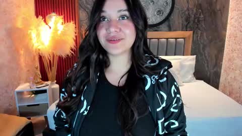 Valerie Shadey  online show from 4, 12, 2025