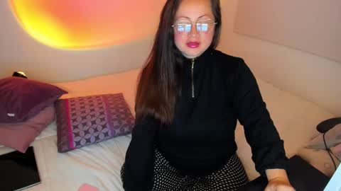 Snapshot of valeryvass_07 chatting on 20, 12, 2024 My name is Valery... Nice to meet you  thumb up me please its important online show from 20, 12, 2024