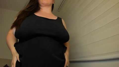 Snapshot of valeryvass_07 chatting on 28, 2, 2025 My name is Valery... Nice to meet you  thumb up me please its important online show from 28, 2, 2025