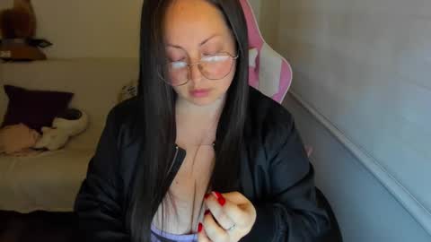 Snapshot of valeryvass_07 chatting on 16, 9, 2025 My name is Valery... Nice to meet you  thumb up me please its important online show from 16, 9, 2025