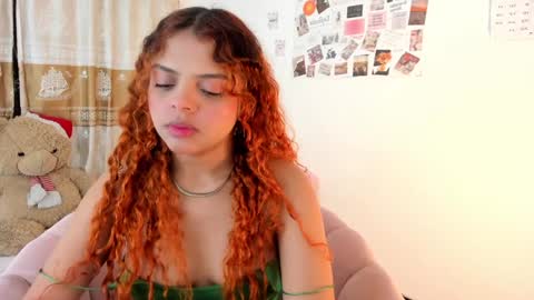 Snapshot of valientegirl_ chatting on 12, 1, 2025 VALIENTE online show from 12, 1, 2025