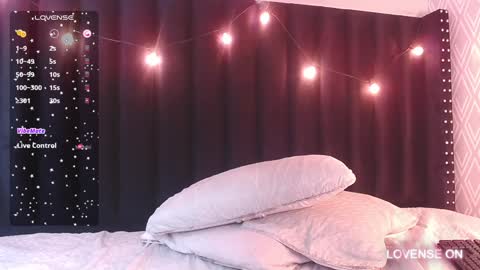 Valkiria moore  online show from 5, 12, 2024