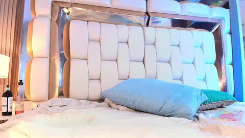 Valkiria moore  online show from 5, 1, 2025