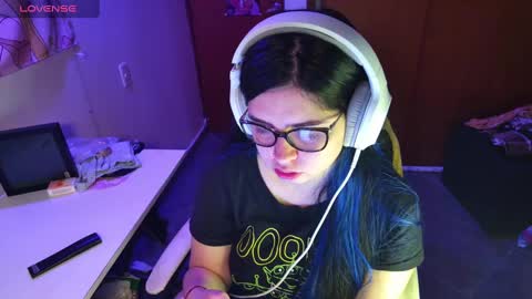 Snapshot of vallolet1_ chatting on 1, 1, 2025 Im Violet online show from 1, 1, 2025