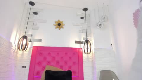 Vallolet Peach  online show from 4, 1, 2025