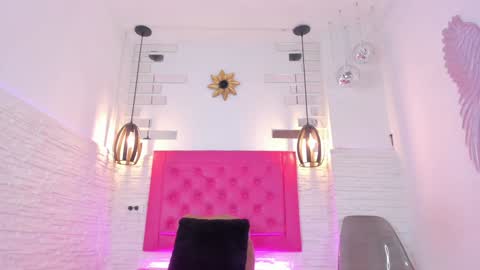 Vallolet Peach  online show from 24, 1, 2025