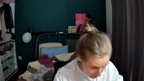 Snapshot of valorant_girl chatting on 4, 5, 2026 Little Devil online show from 4, 5, 2026