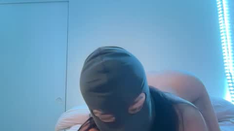 Snapshot of valrob27 chatting on 1, 10, 2025 misteriouscouple27 online show from 1, 10, 2025