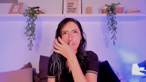 Snapshot of vampgyal chatting on 10, 10, 2025 vamp online show from 10, 10, 2025