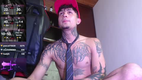 david guzman i model independenthelp me with a thumbs up online show from 23, 12, 2024