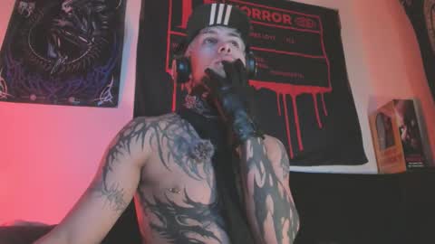 david guzman i model independenthelp me with a thumbs up online show from 19, 9, 2025