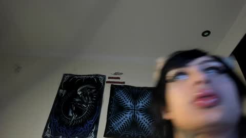 david guzman i model independenthelp me with a thumbs up online show from 19, 3, 2026