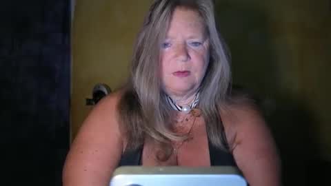 vampwoman online show from 8, 5, 2026