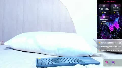 Snapshot of vane_lips chatting on 28, 9, 2025 V A N E  online show from 28, 9, 2025