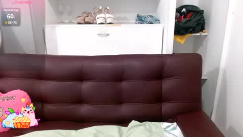 Snapshot of vanesa_19_ chatting on 11, 10, 2025 VANESA online show from 11, 10, 2025