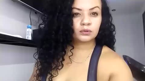 Snapshot of vanesam chatting on 15, 4, 2026 vanessa and samantha online show from 15, 4, 2026