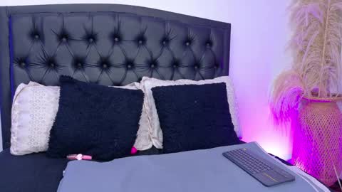 Snapshot of vanessa_mejiia chatting on 4, 6, 2026 vanessa_mejiia online show from 4, 6, 2026
