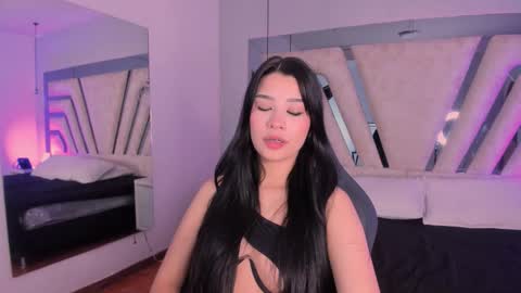 vanessaduval online show from 30, 10, 2025