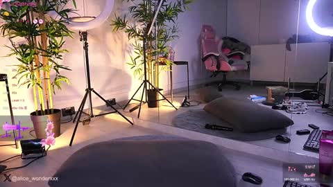 Vanessa Simon online show from 23, 1, 2025