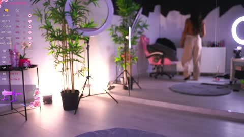 Vanessa Simon online show from 4, 2, 2025