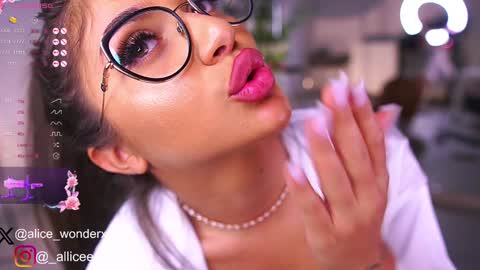 Vanessa Simon online show from 8, 2, 2025