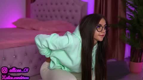 Vanessa Simon online show from 29, 9, 2025