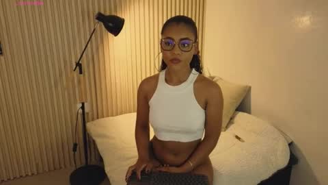 Snapshot of vanestrauss chatting on 25, 2, 2026 New account follow me online show from 25, 2, 2026