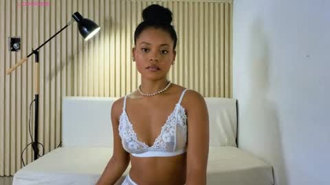 Snapshot of vanestrauss chatting on 27, 3, 2026 New account follow me online show from 27, 3, 2026