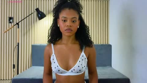 Snapshot of vanestrauss chatting on 31, 3, 2026 New account follow me online show from 31, 3, 2026