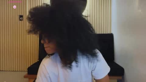 Snapshot of vanestrauss chatting on 10, 4, 2026 New account follow me online show from 10, 4, 2026