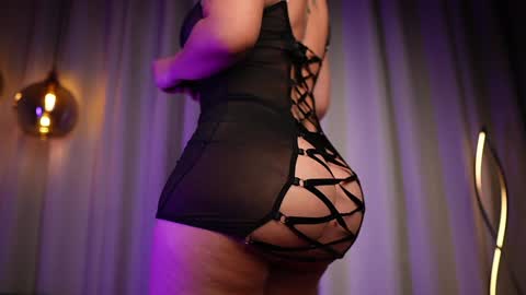 Snapshot of vaniaa_ chatting on 6, 1, 2025 Vania online show from 6, 1, 2025