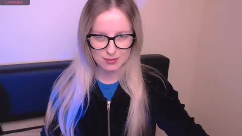 Snapshot of vanillaex_ chatting on 23, 10, 2025 Mia online show from 23, 10, 2025