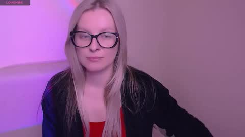 Snapshot of vanillaex_ chatting on 14, 11, 2025 Mia online show from 14, 11, 2025