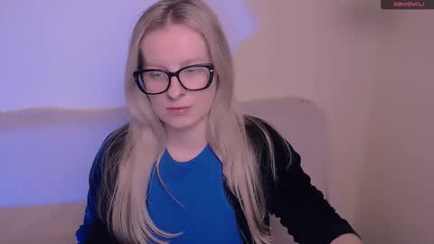 Snapshot of vanillaex_ chatting on 26, 11, 2025 Mia online show from 26, 11, 2025