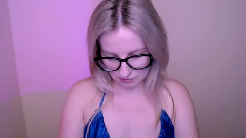 Snapshot of vanillaex_ chatting on 27, 5, 2026 Mia online show from 27, 5, 2026