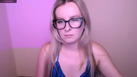 Snapshot of vanillaex_ chatting on 11, 6, 2026 Mia online show from 11, 6, 2026