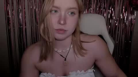 Snapshot of vanillalivitski chatting on 8, 9, 2025 Vanilla online show from 8, 9, 2025