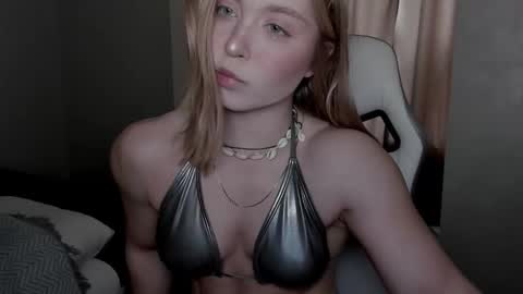 Snapshot of vanillalivitski chatting on 15, 9, 2025 Vanilla online show from 15, 9, 2025