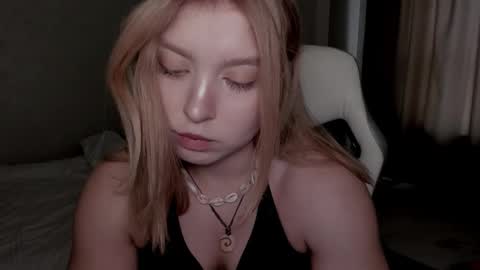 Snapshot of vanillalivitski chatting on 24, 9, 2025 Vanilla online show from 24, 9, 2025