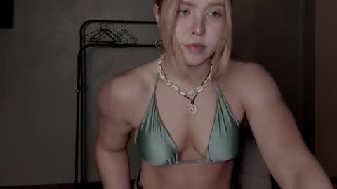 Snapshot of vanillalivitski chatting on 1, 10, 2025 Vanilla online show from 1, 10, 2025