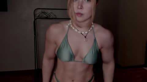 Snapshot of vanillalivitski chatting on 4, 10, 2025 Vanilla online show from 4, 10, 2025