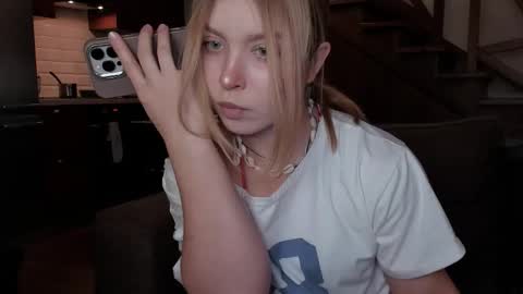 Snapshot of vanillalivitski chatting on 9, 10, 2025 Vanilla online show from 9, 10, 2025