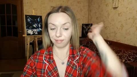 Snapshot of vanillamuffin chatting on 2, 2, 2025 VanillaMuffin online show from 2, 2, 2025