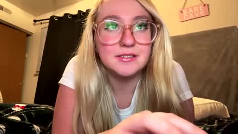 vanillapuddingpie online show from 8, 1, 2025